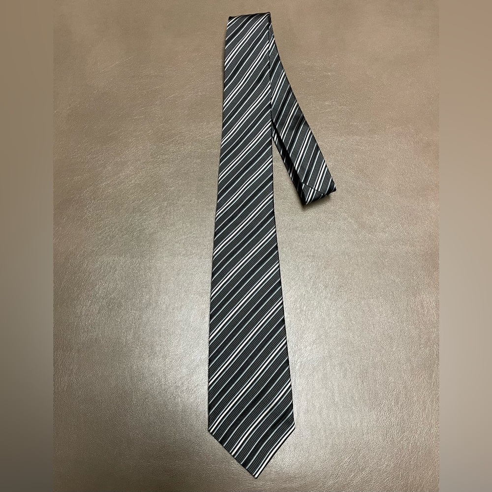 JOHN VARVATOS Mens Black Silk Tie Italy